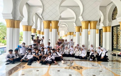 SMP Djama'atul Ichwan Surakarta Selenggarakan Ujian Praktik Tahfidh dan Ibadah di Masjid Syekh Zayed